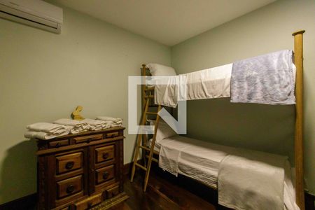 Casa de condomínio à venda com 357m², 4 quartos e 3 vagasQuarto 1