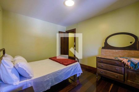 Casa de condomínio à venda com 357m², 4 quartos e 3 vagasQuarto 2