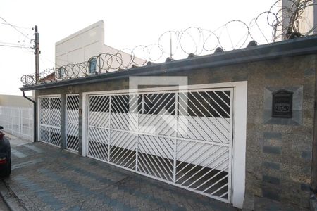 Casa à venda com 260m², 3 quartos e 3 vagas Casa à venda com 260m², 3 quartos e 3 vagasFachada