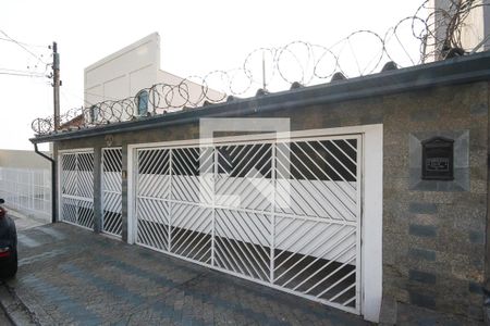 Casa à venda com 260m², 3 quartos e 3 vagas Casa à venda com 260m², 3 quartos e 3 vagasFachada