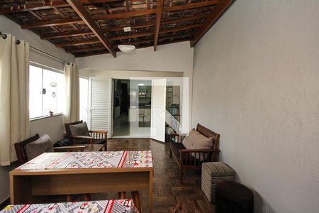 Casa à venda com 260m², 3 quartos e 3 vagas Casa à venda com 260m², 3 quartos e 3 vagasCobertura