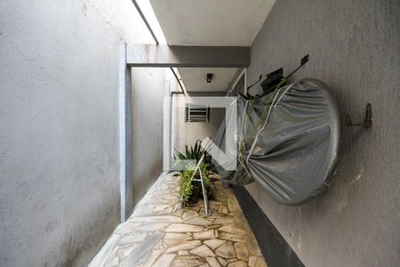 Casa à venda com 260m², 3 quartos e 3 vagas Casa à venda com 260m², 3 quartos e 3 vagasCorredor