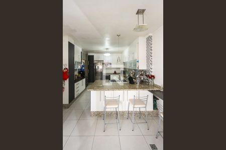 Casa à venda com 260m², 3 quartos e 3 vagas Casa à venda com 260m², 3 quartos e 3 vagasCozinha