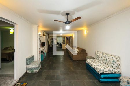 Casa à venda com 260m², 3 quartos e 3 vagas Casa à venda com 260m², 3 quartos e 3 vagasEdícula