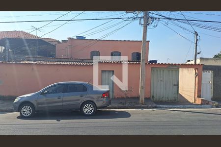 Casa à venda com 360m², 6 quartos e 4 vagasFachada