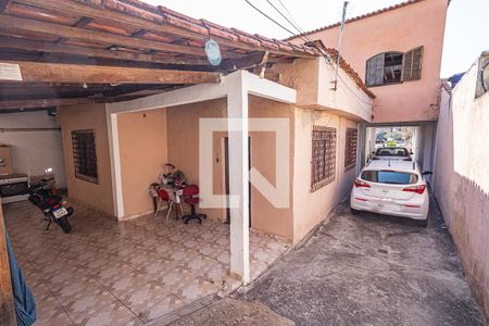Casa à venda com 360m², 6 quartos e 4 vagasÁrea de serviço / quintal