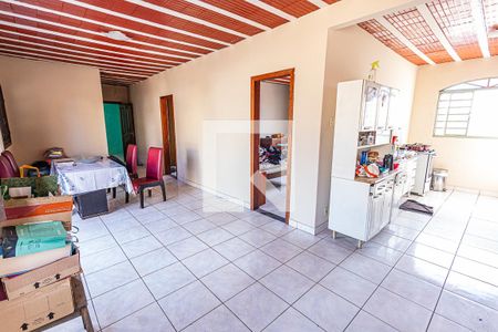 Casa à venda com 360m², 6 quartos e 4 vagasSala / 2º andar