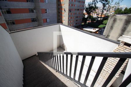 Casa à venda com 218m², 3 quartos e 1 vaga Casa à venda com 218m², 3 quartos e 1 vagaEscada