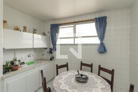 Apartamento à venda com 240m², 4 quartos e 2 vagasCopa