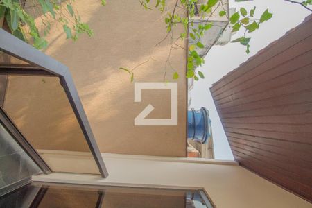 Casa à venda com 434m², 4 quartos e 8 vagas Casa à venda com 434m², 4 quartos e 8 vagasVaranda