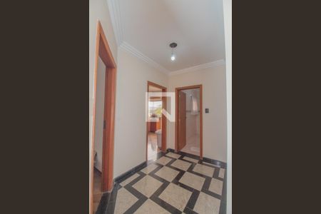 Casa à venda com 434m², 4 quartos e 8 vagas Casa à venda com 434m², 4 quartos e 8 vagasHall Quartos