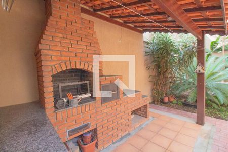 Casa à venda com 434m², 4 quartos e 8 vagas Casa à venda com 434m², 4 quartos e 8 vagasÁrea Externa