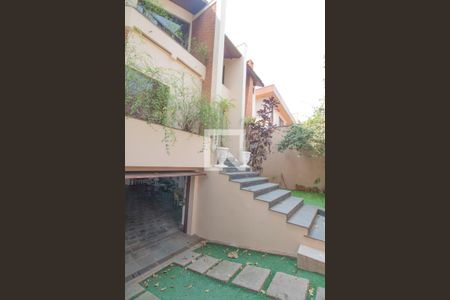 Casa à venda com 434m², 4 quartos e 8 vagas Casa à venda com 434m², 4 quartos e 8 vagasÁrea Externa