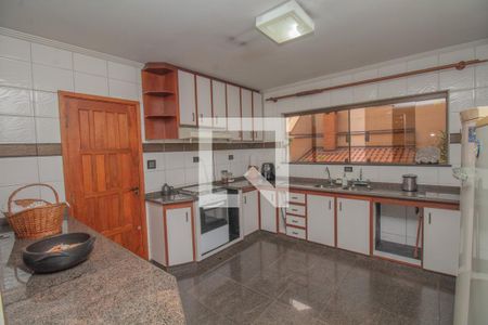 Casa à venda com 434m², 4 quartos e 8 vagas Casa à venda com 434m², 4 quartos e 8 vagasCozinha