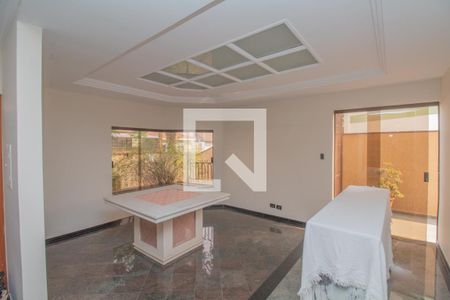 Casa à venda com 434m², 4 quartos e 8 vagas Casa à venda com 434m², 4 quartos e 8 vagasSala detalhes