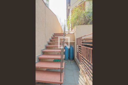 Casa à venda com 434m², 4 quartos e 8 vagas Casa à venda com 434m², 4 quartos e 8 vagasÁrea Externa