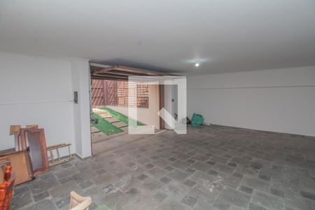 Casa à venda com 434m², 4 quartos e 8 vagas Casa à venda com 434m², 4 quartos e 8 vagasGaragem
