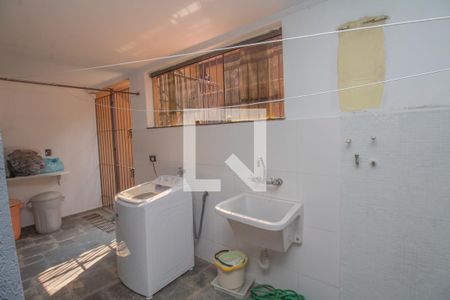 Casa à venda com 434m², 4 quartos e 8 vagas Casa à venda com 434m², 4 quartos e 8 vagasÁrea de Serviço