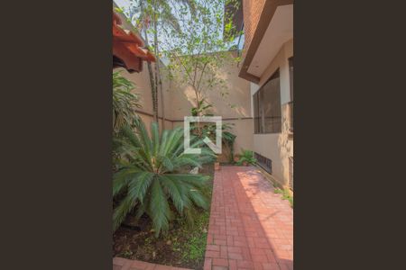 Casa à venda com 434m², 4 quartos e 8 vagas Casa à venda com 434m², 4 quartos e 8 vagasÁrea Externa