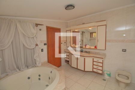 Casa à venda com 434m², 4 quartos e 8 vagas Casa à venda com 434m², 4 quartos e 8 vagasBanheiro Quarto 1