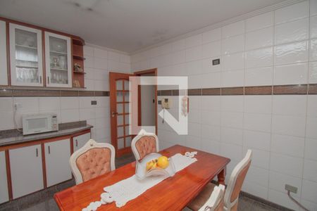 Casa à venda com 434m², 4 quartos e 8 vagas Casa à venda com 434m², 4 quartos e 8 vagasCozinha