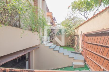 Casa à venda com 434m², 4 quartos e 8 vagas Casa à venda com 434m², 4 quartos e 8 vagasGaragem