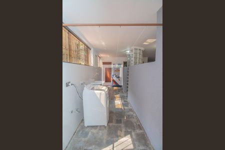 Casa à venda com 434m², 4 quartos e 8 vagas Casa à venda com 434m², 4 quartos e 8 vagasÁrea de Serviço