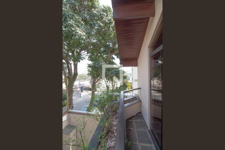 Casa à venda com 434m², 4 quartos e 8 vagas Casa à venda com 434m², 4 quartos e 8 vagasVaranda Quarto 1