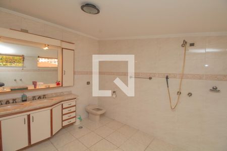Casa à venda com 434m², 4 quartos e 8 vagas Casa à venda com 434m², 4 quartos e 8 vagasBanheiro Quarto 1