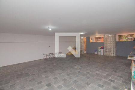 Casa à venda com 434m², 4 quartos e 8 vagas Casa à venda com 434m², 4 quartos e 8 vagasGaragem