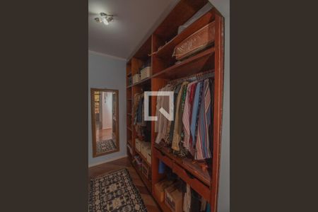 Casa à venda com 434m², 4 quartos e 8 vagas Casa à venda com 434m², 4 quartos e 8 vagasCloset