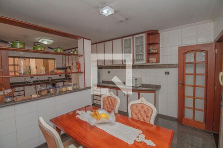 Casa à venda com 434m², 4 quartos e 8 vagas Casa à venda com 434m², 4 quartos e 8 vagasCozinha