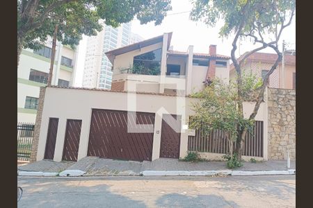 Casa à venda com 434m², 4 quartos e 8 vagas Casa à venda com 434m², 4 quartos e 8 vagasFachada