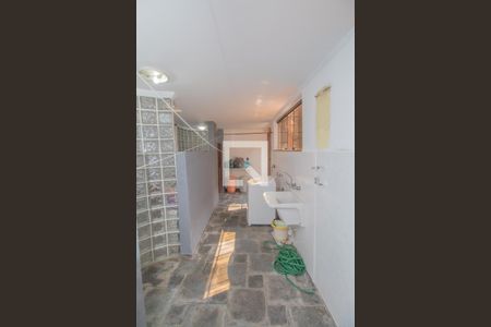 Casa à venda com 434m², 4 quartos e 8 vagas Casa à venda com 434m², 4 quartos e 8 vagasÁrea de Serviço