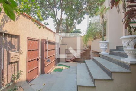 Casa à venda com 434m², 4 quartos e 8 vagas Casa à venda com 434m², 4 quartos e 8 vagasÁrea Externa