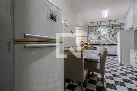 Casa à venda com 169m², 4 quartos e 3 vagas Casa à venda com 169m², 4 quartos e 3 vagascozinha