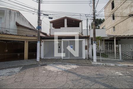 Casa à venda com 169m², 4 quartos e 3 vagas Casa à venda com 169m², 4 quartos e 3 vagasfachada
