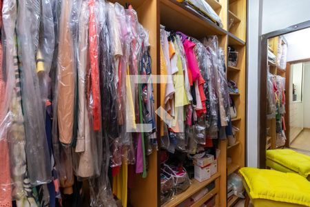 Apartamento à venda com 156m², 4 quartos e 3 vagasCloset do quarto