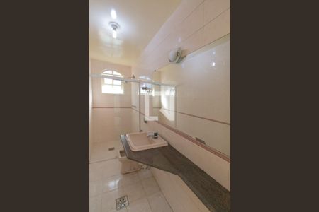 Casa à venda com 200m², 5 quartos e 6 vagas Casa à venda com 200m², 5 quartos e 6 vagasBanheiro