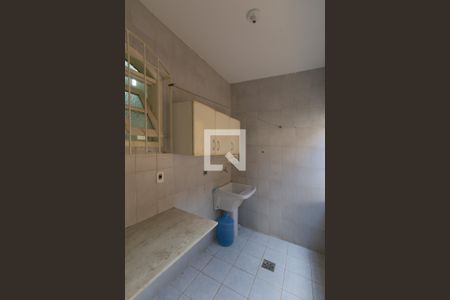 Casa à venda com 200m², 5 quartos e 6 vagas Casa à venda com 200m², 5 quartos e 6 vagasÁrea de Serviço