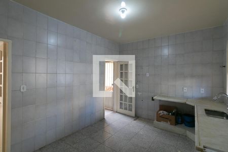 Casa à venda com 200m², 5 quartos e 6 vagas Casa à venda com 200m², 5 quartos e 6 vagasCozinha