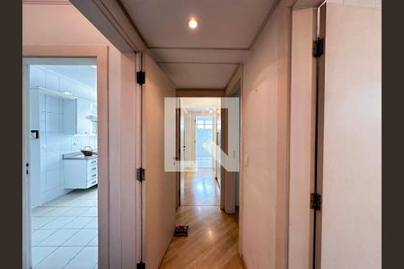 Apartamento à venda com 142m², 3 quartos e 3 vagasCorredor Quartos