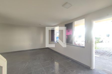 1º Pav - Sala de casa de condomínio para alugar com 4 quartos, 130m² em Taquara, Rio de Janeiro