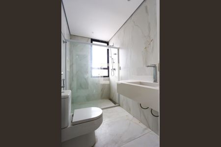 Apartamento à venda com 440m², 4 quartos e 6 vagasBanheiro da Suíte 2