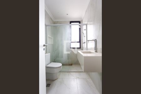 Apartamento à venda com 440m², 4 quartos e 6 vagasBanheiro da Suíte 1