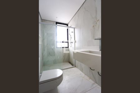 Apartamento à venda com 440m², 4 quartos e 6 vagasBanheiro da Suíte 2