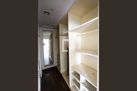 Apartamento à venda com 440m², 4 quartos e 6 vagasCloset da suíte 4
