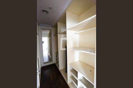 Apartamento à venda com 440m², 4 quartos e 6 vagasCloset da suíte 4