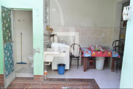 Casa de condomínio à venda com 200m², 4 quartos e 1 vagaÁrea de Serviço