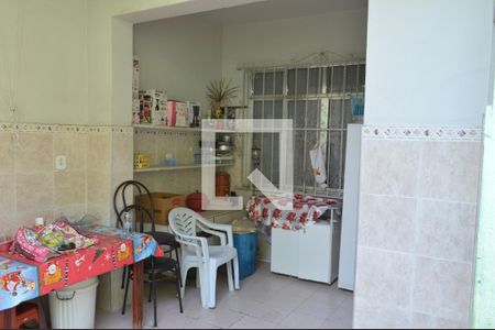 Casa de condomínio à venda com 200m², 4 quartos e 1 vagaÁrea de Serviço